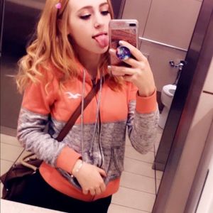 🌻Hollister Zip up